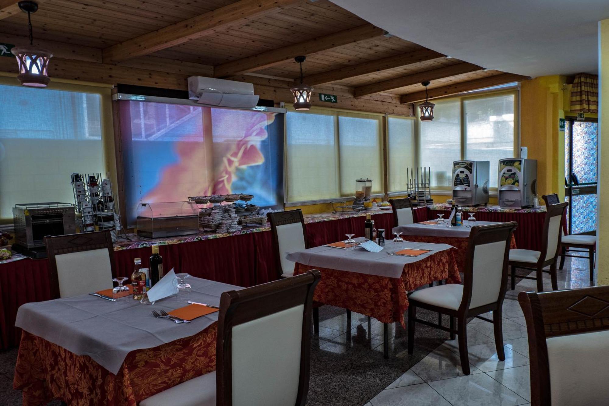 Hotel Albatros Roseto Degli Abruzzi Exterior foto