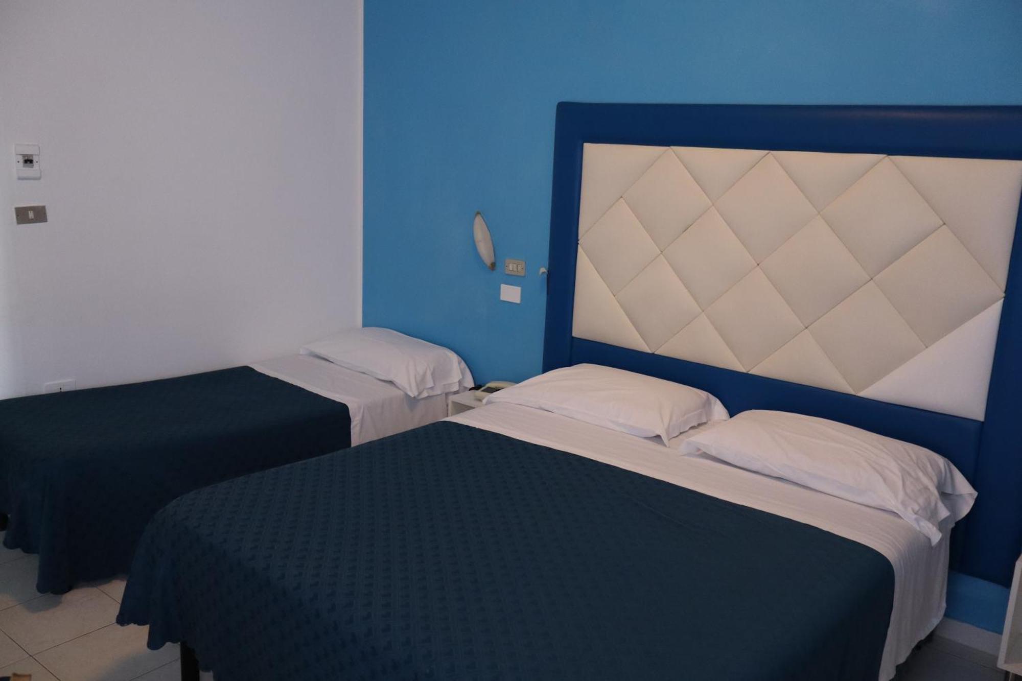 Hotel Albatros Roseto Degli Abruzzi Exterior foto